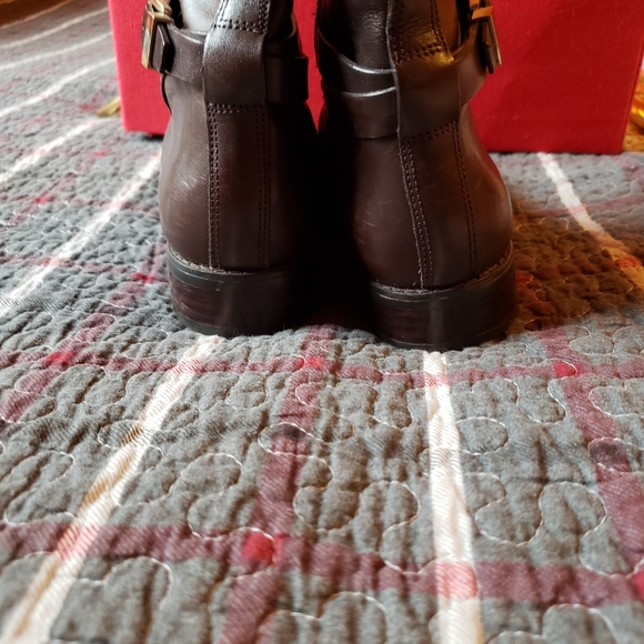 Boots - Picture 3 of 7